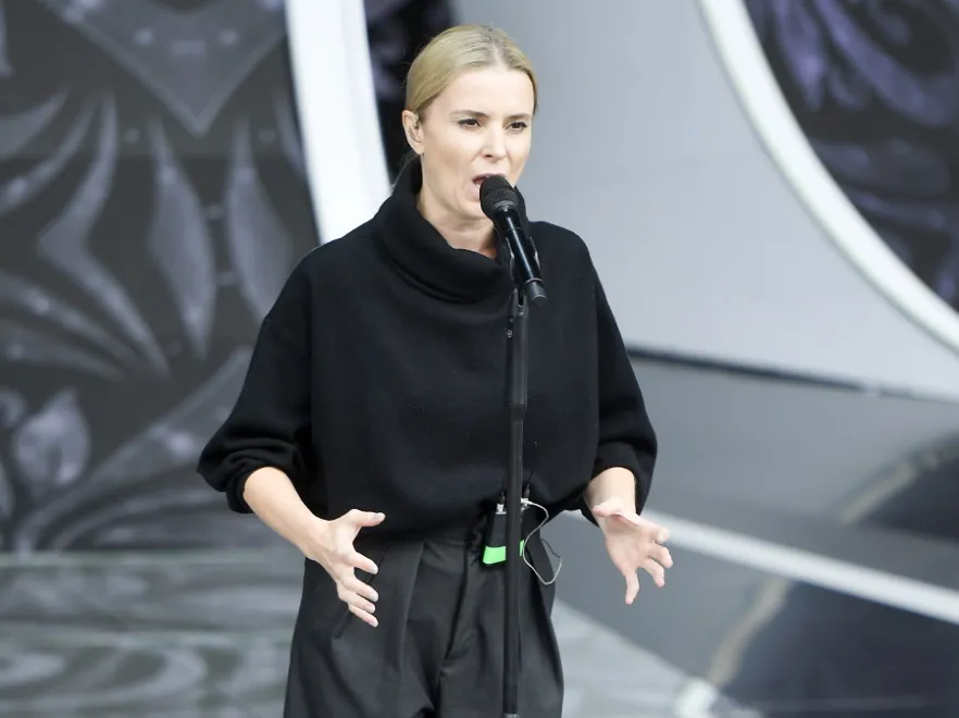 Na ramieniu fortuna, ale uśmiechu ani trochę. Pierwsze ZDJĘCIA Haliny Mlynkovej od czasu pojawienia się plotek o rozwodzie