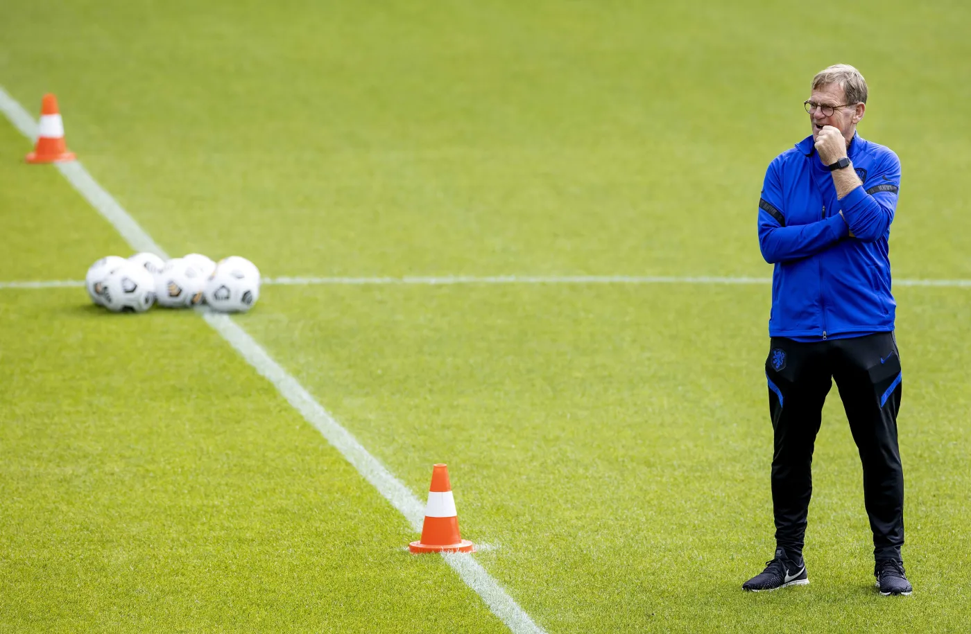 Lodeweges siedzi na gorącym krześle. Przyszłość trenera Holendrów nie jest jasna