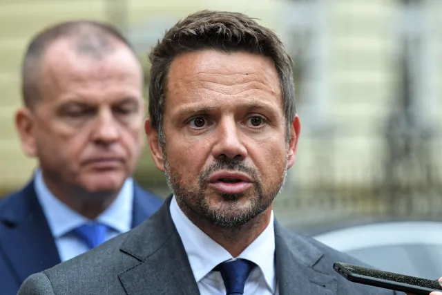 "Już w kwietniu ostrzegaliśmy Trzaskowskiego przed katastrofą". Dworczyk publikuje pisma na Twitterze