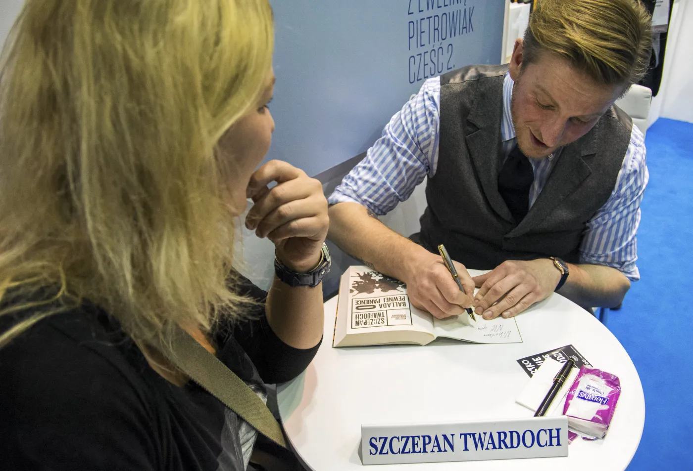 Polska jest ziemią pociętą starymi i nowymi granicami. Twardoch te granice forsuje