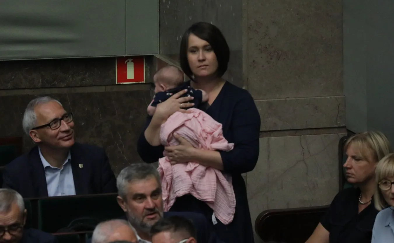 Posłanka PiS pyta resort zdrowia o szczepionkę na koronawirusa z ludzkich płodów. "Ręce opadają"