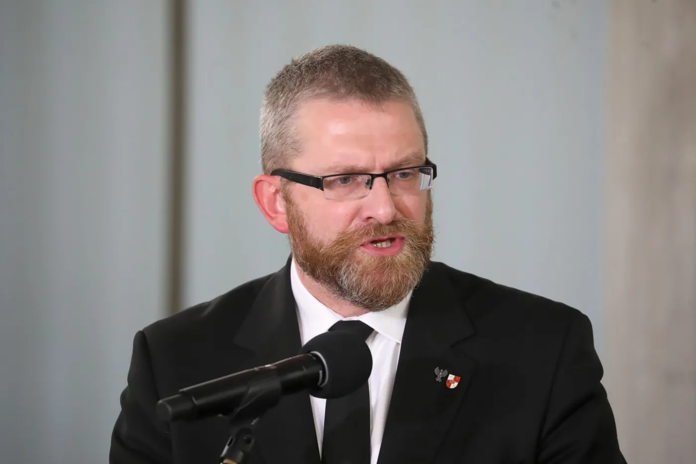 Bodnar i Braun zgodnie biją w Morawieckiego ws. maseczek. O co chodzi?