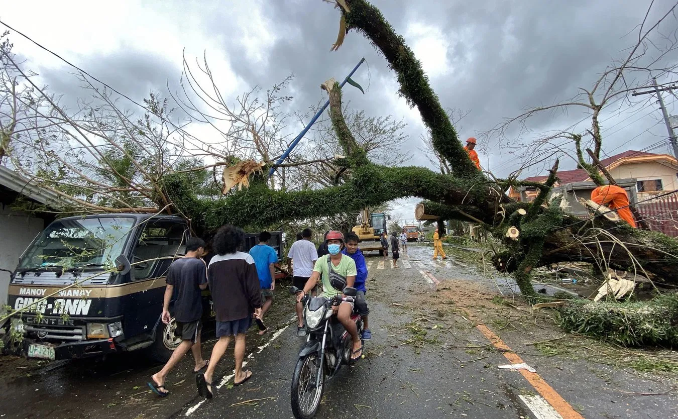 Supertajfun Goni uderzył w Filipiny. Są ofiary śmiertelne [WIDEO]