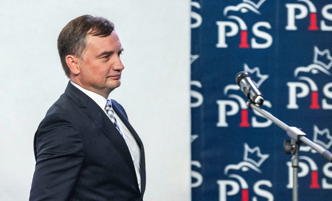 Europosłowie na szubienicach. Politycy PO wzywają Ziobrę do reakcji