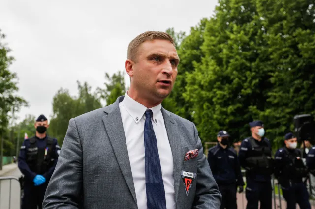 Bąkiewicz: Broniąc kościołów będziemy mieć różańce, własne ręce, gaz łzawiący i sznury