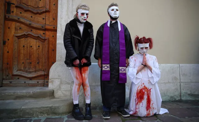 Protest przed domem kardynała Stanisława Dziwisza [ZDJĘCIA]