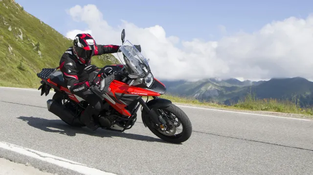 Suzuki DL 1050 XT z siłą parowozu. Nowy piękniś kusi nie tylko ceną i stylem