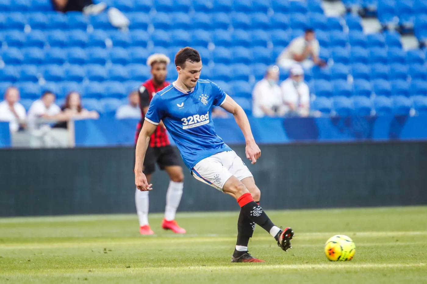 Dwóch piłkarzy rywala Lecha Poznań zawieszonych za... imprezowanie