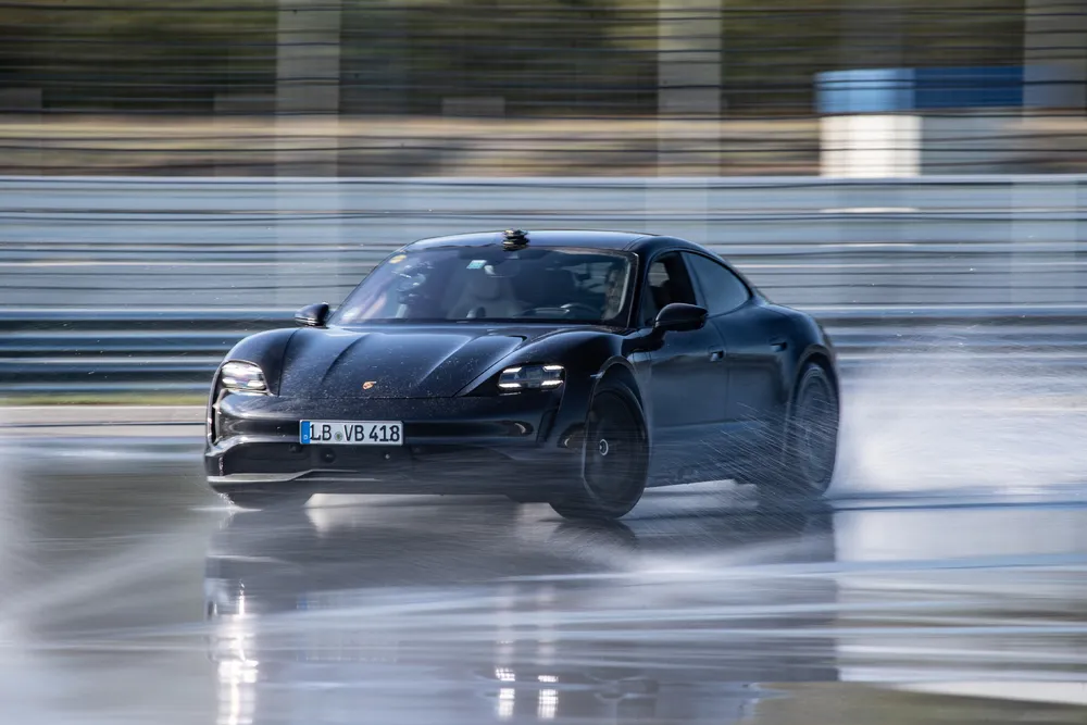 porsche-taycan-28459465.jpg