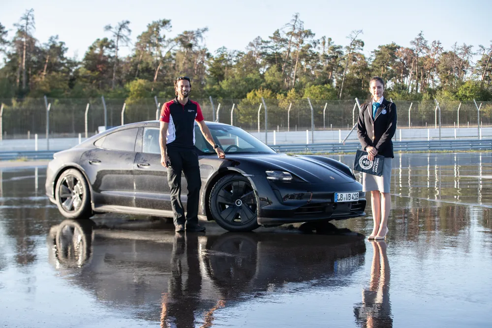porsche-taycan-28459470.jpg