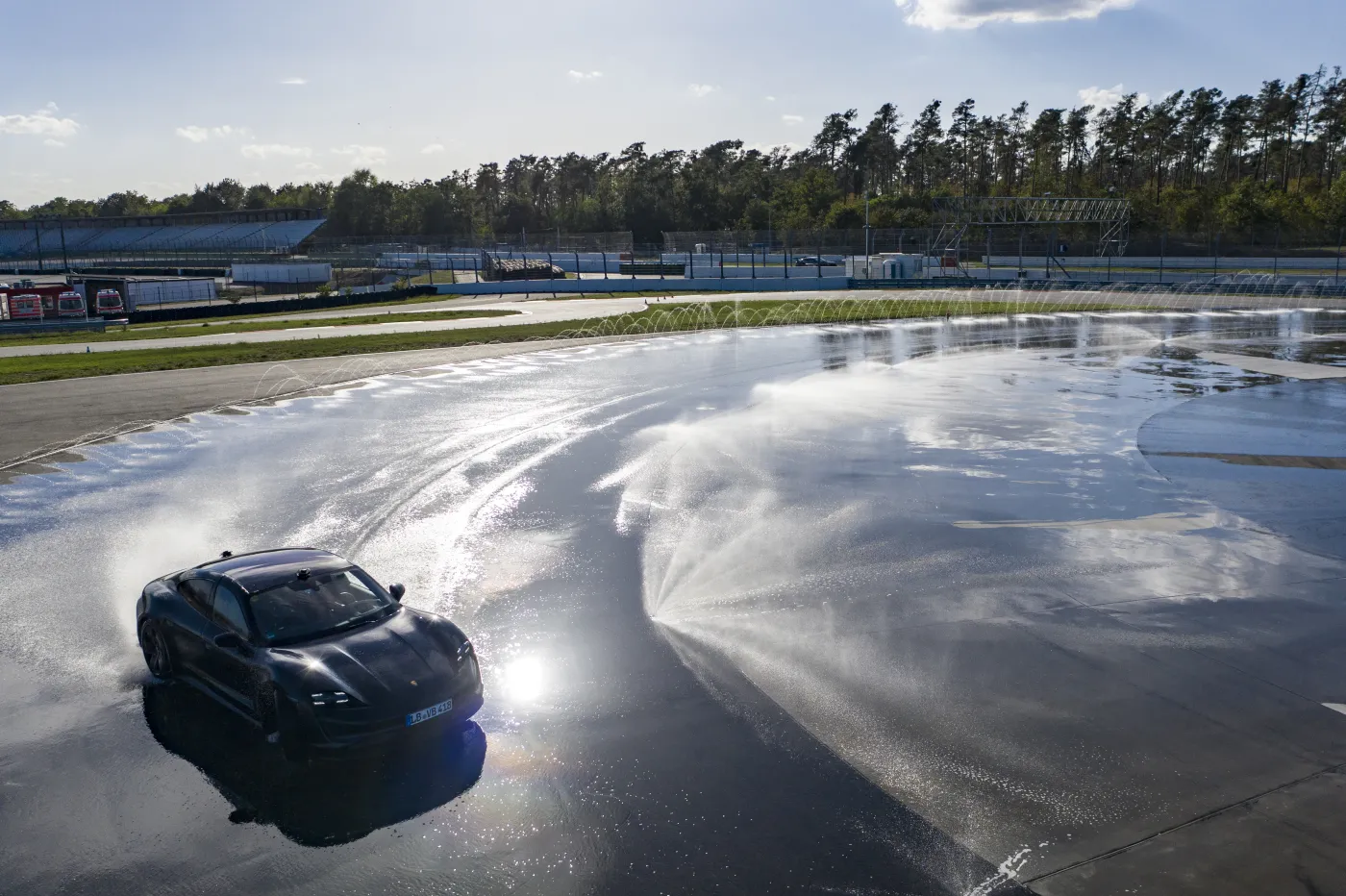 porsche-taycan-28460014.jpg