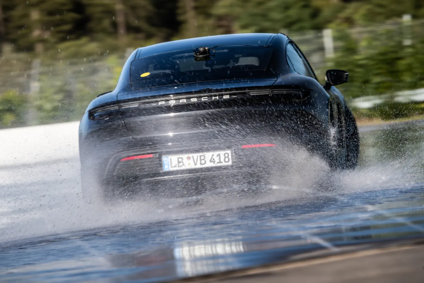 porsche-taycan-28460019.jpg