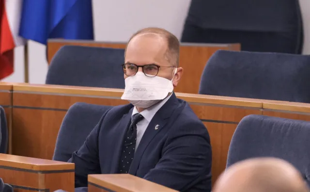 Powiatowe sanepidy przestaną podawać liczbę zakażeń? Szczerba zapowiada interwencję poselską