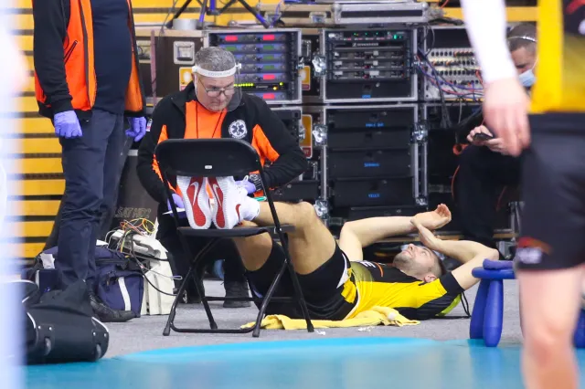 Zasłabnięcie Grzegorza Łomacza w trakcie meczu to efekt COVID-19