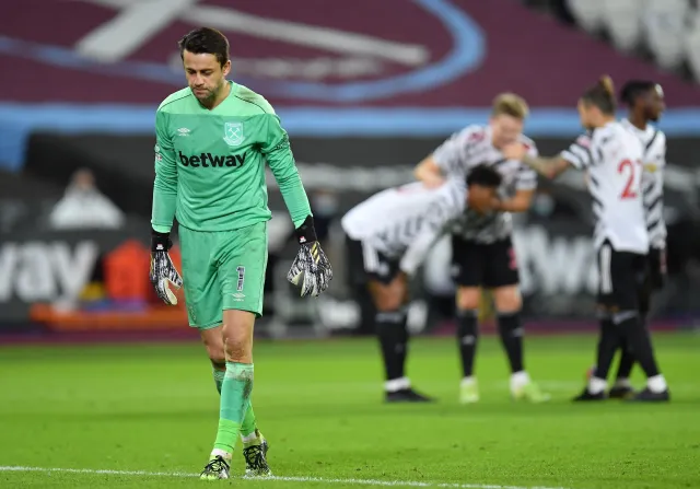 Fabiański skapitulował trzy razy. Man Utd przerwał serię West Ham