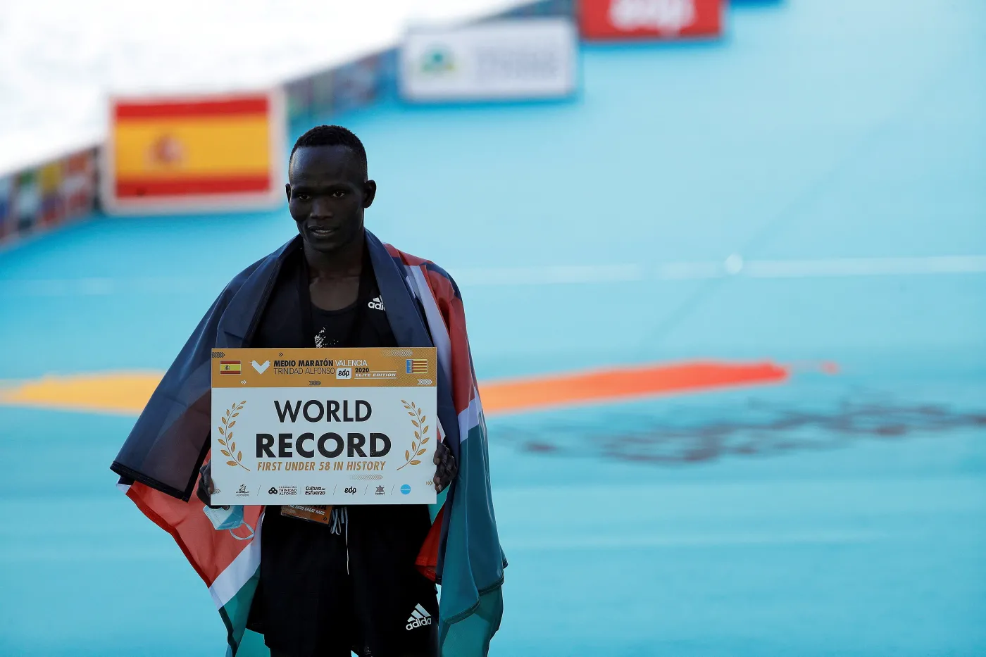 Kenijczyk Kandie pobił rekord świata w półmaratonie o 29 sekund