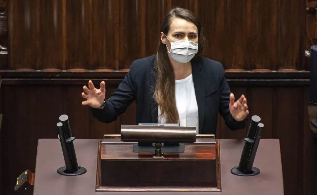 Pomaska i Nowacka biją w PiS. "Są pieniądze dla Rydzyka, TVP i limuzyny..."