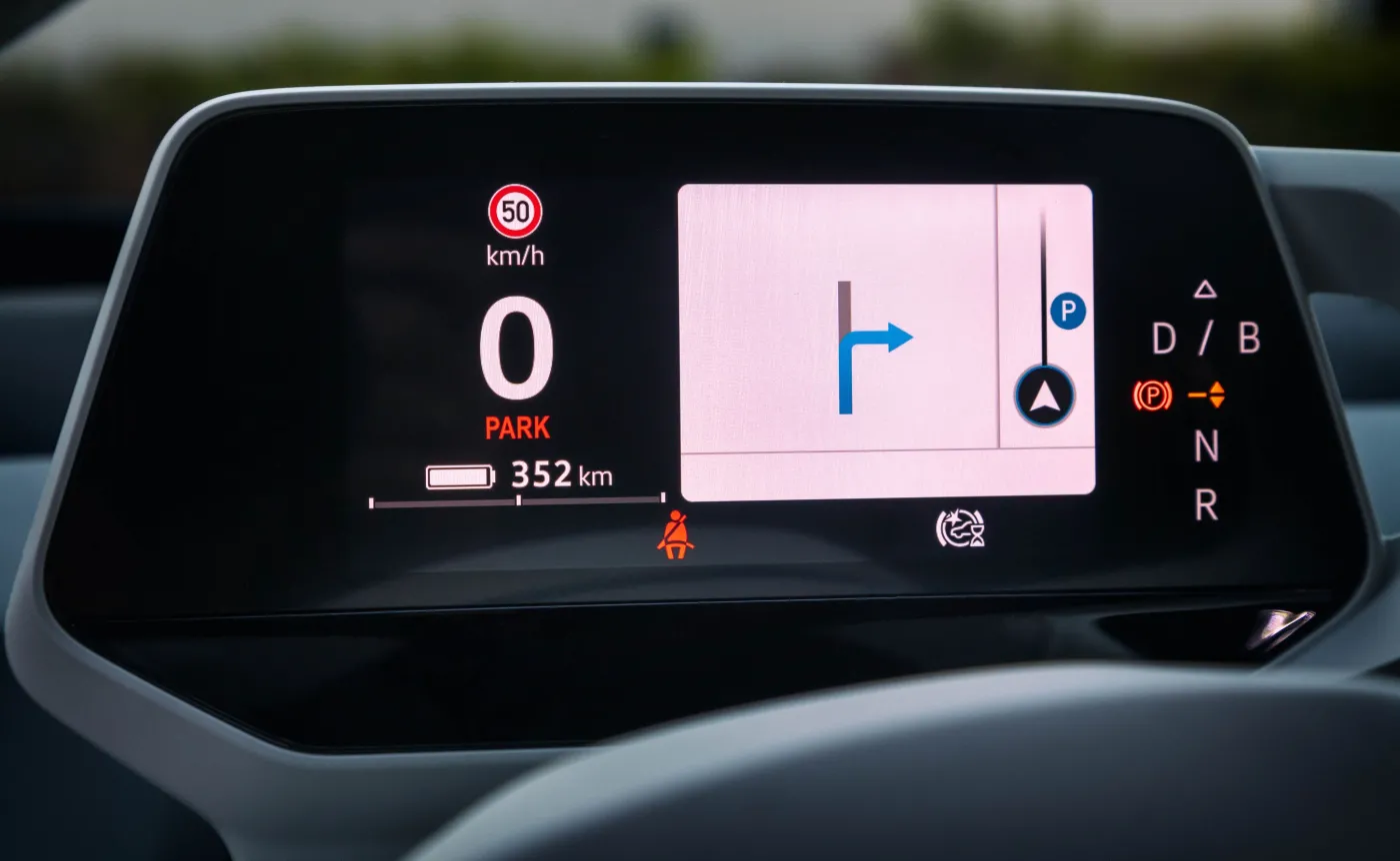 Samochód elektryczny i przywileje. Polak jak pies ogrodnika, ale też gotów płacić