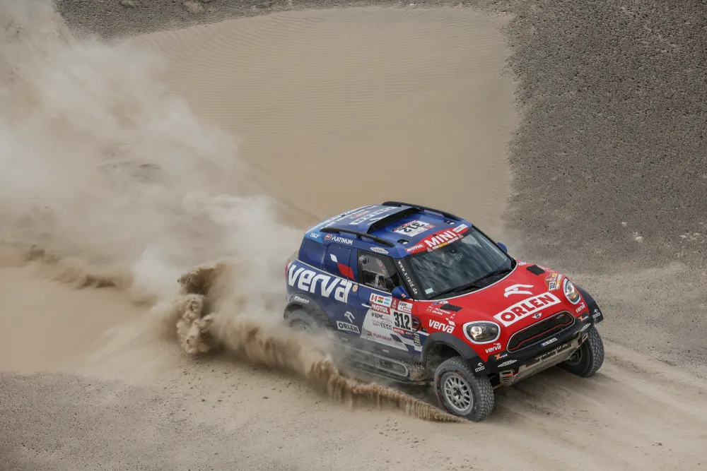 Jakub Przygoński dziewiąty na pierwszym etapie Rajdu Dakar