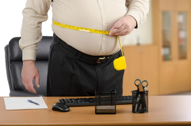 W czasie pandemii statystyczny obywatel przytył 2 kg, ma problem z kręgosłupem