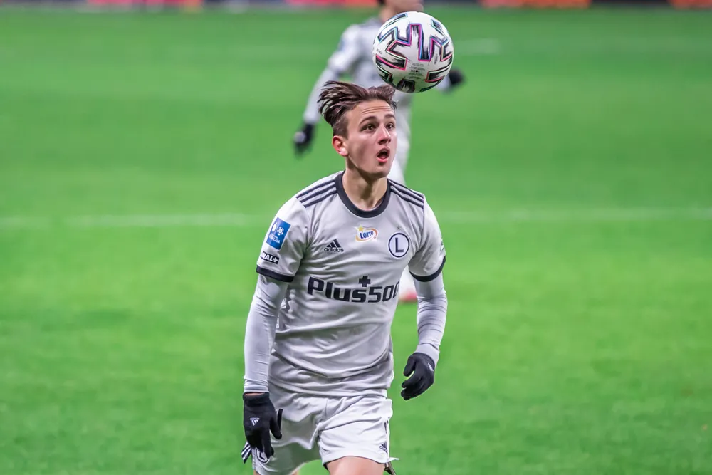 Michał Karbownik opuszcza Legię. Brighton skrócił okres wypożyczenia
