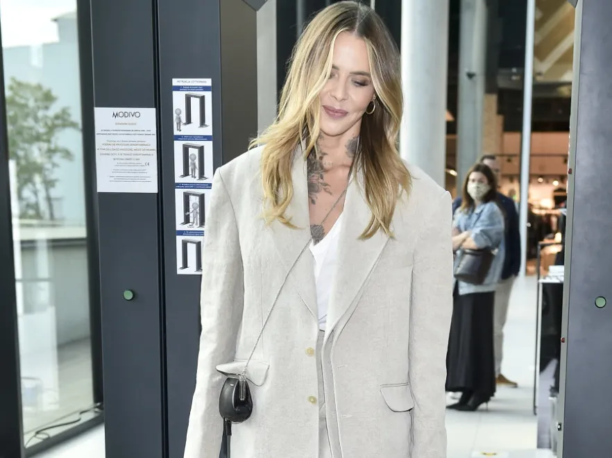 Maja Sablewska półnagim zdjęciem na Instagramie ogłosiła współpracę ze znaną marką pończoszniczą