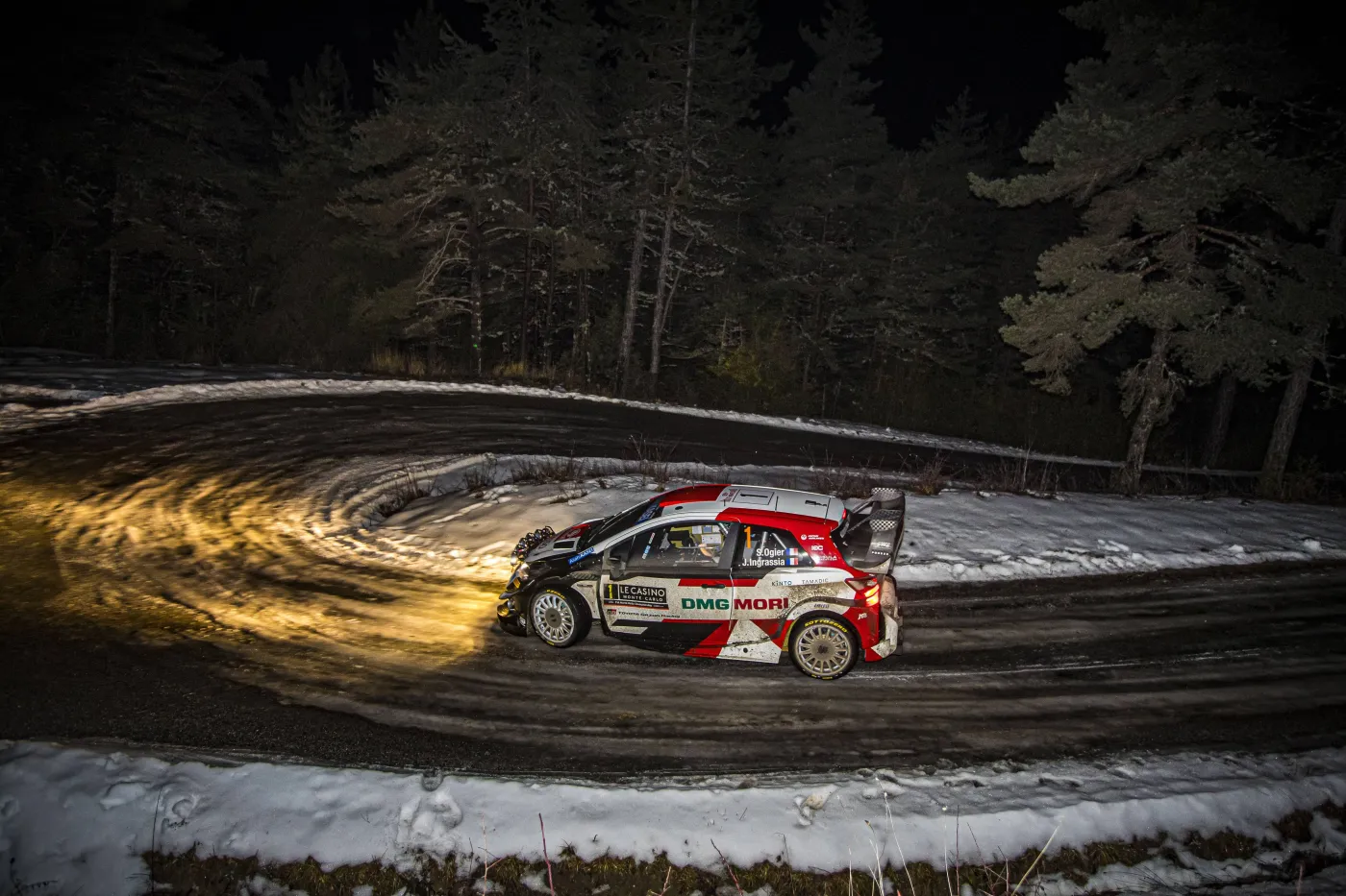 Evans liderem Rajdu Monte Carlo. Ogier na 2. etapie złapał "kapcia"