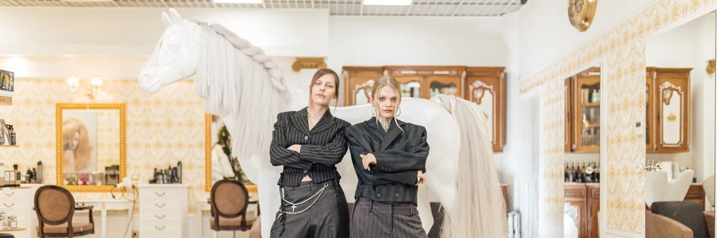 Margaret i Kara we wspólnym singlu "Antipop"