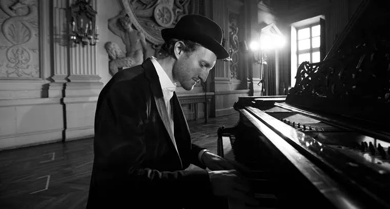 Jeremiah Fraites, współzałożyciel The Lumineers, wydał solowy album "Piano Piano"