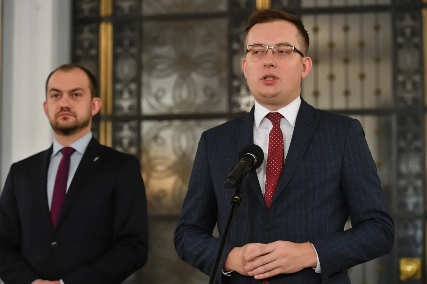 Winnicki: Naturalną rolą mężczyzny jest opieka nad kobietą. PiS do tego nie dorosło