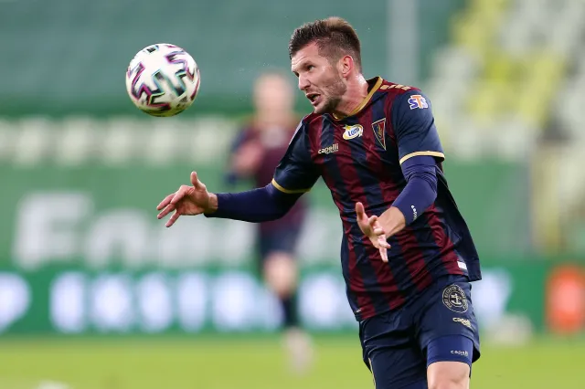 Najlepsi obrońcy jadą do najlepszych napastników. Stawką meczu fotel lidera