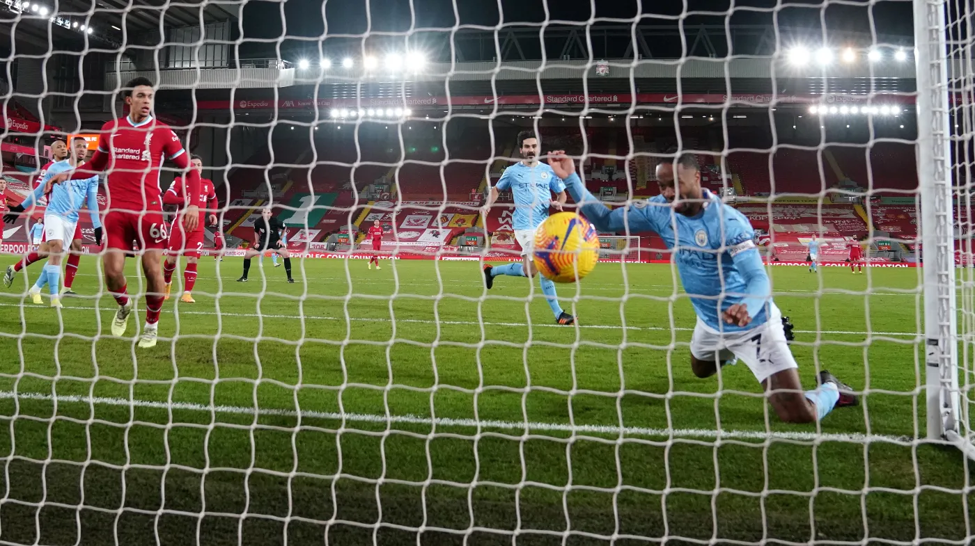 Hit Premier League dla Manchesteru City. Trzecia z rzędu porażka Liverpoolu