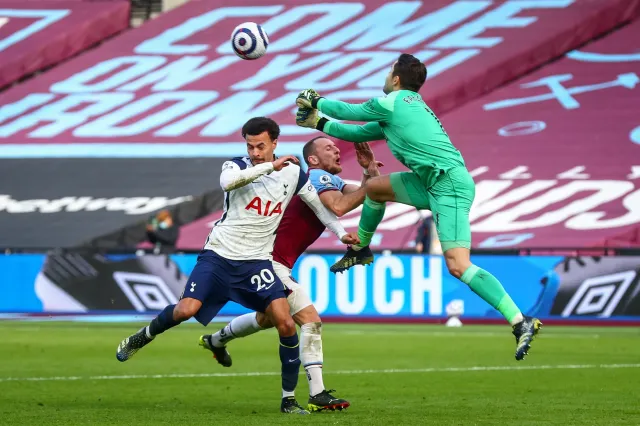 Fabiański zatrzymał Tottenham. Derby Londynu dla West Ham United