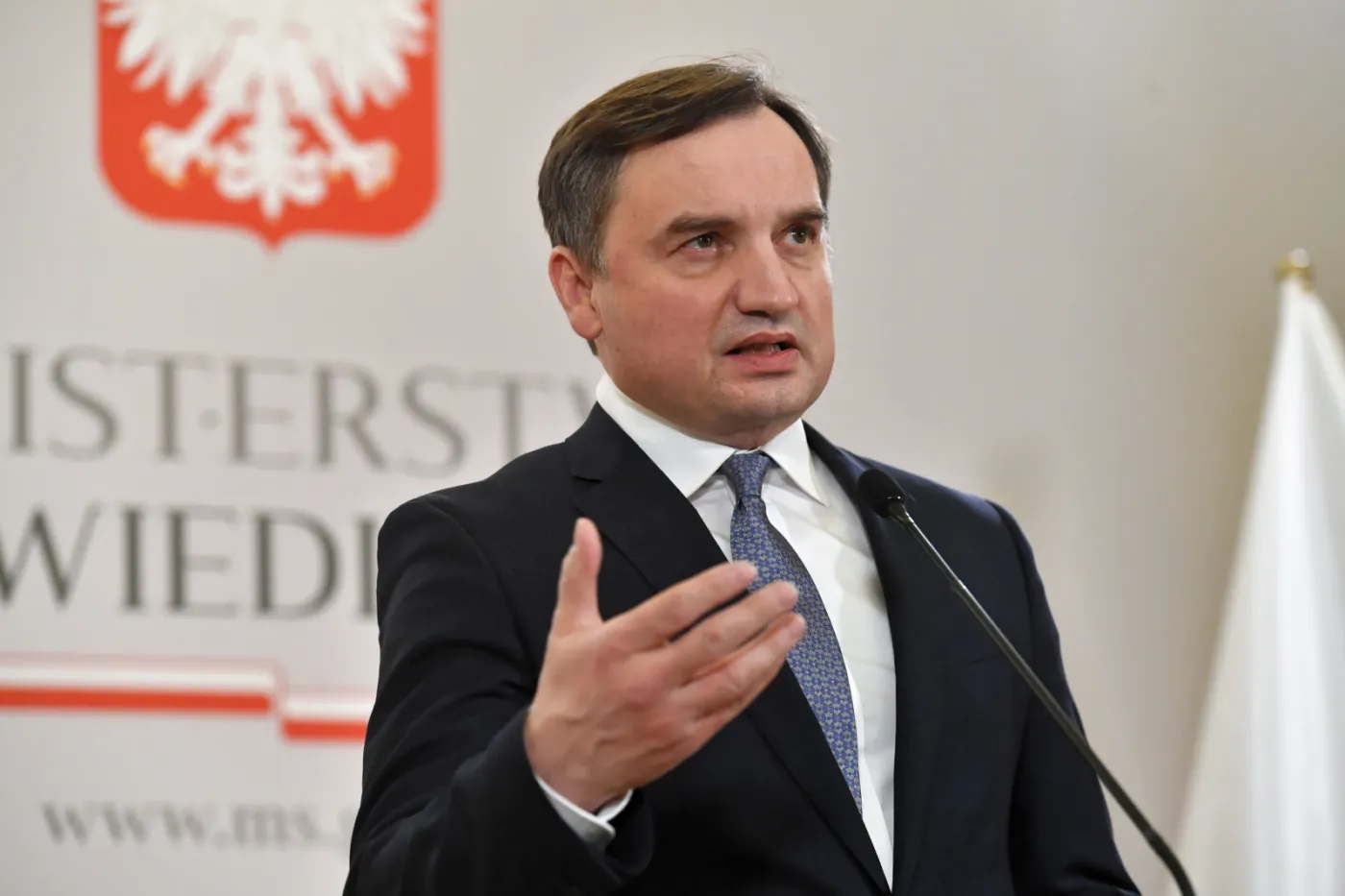 Przyrzeczenie przy adopcji dziecka - proponuje resort Ziobry. PO: To temat zastępczy