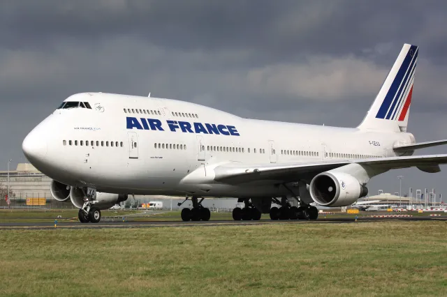 Agresywny pasażer zaatakował załogę samolotu Air France. Maszyna musiała awaryjnie lądować