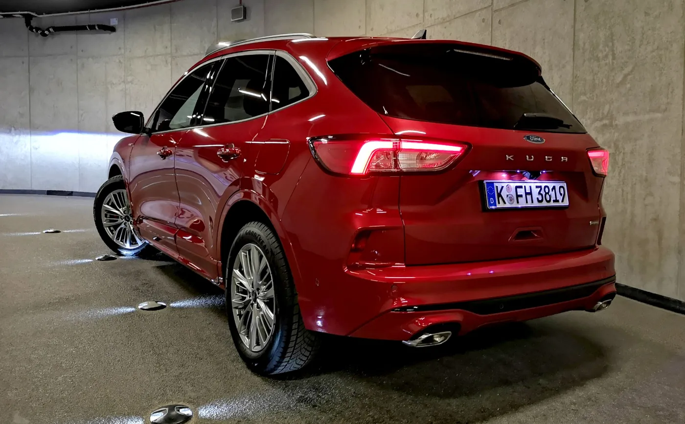 ford-kuga-hybrid-37101101.jpg