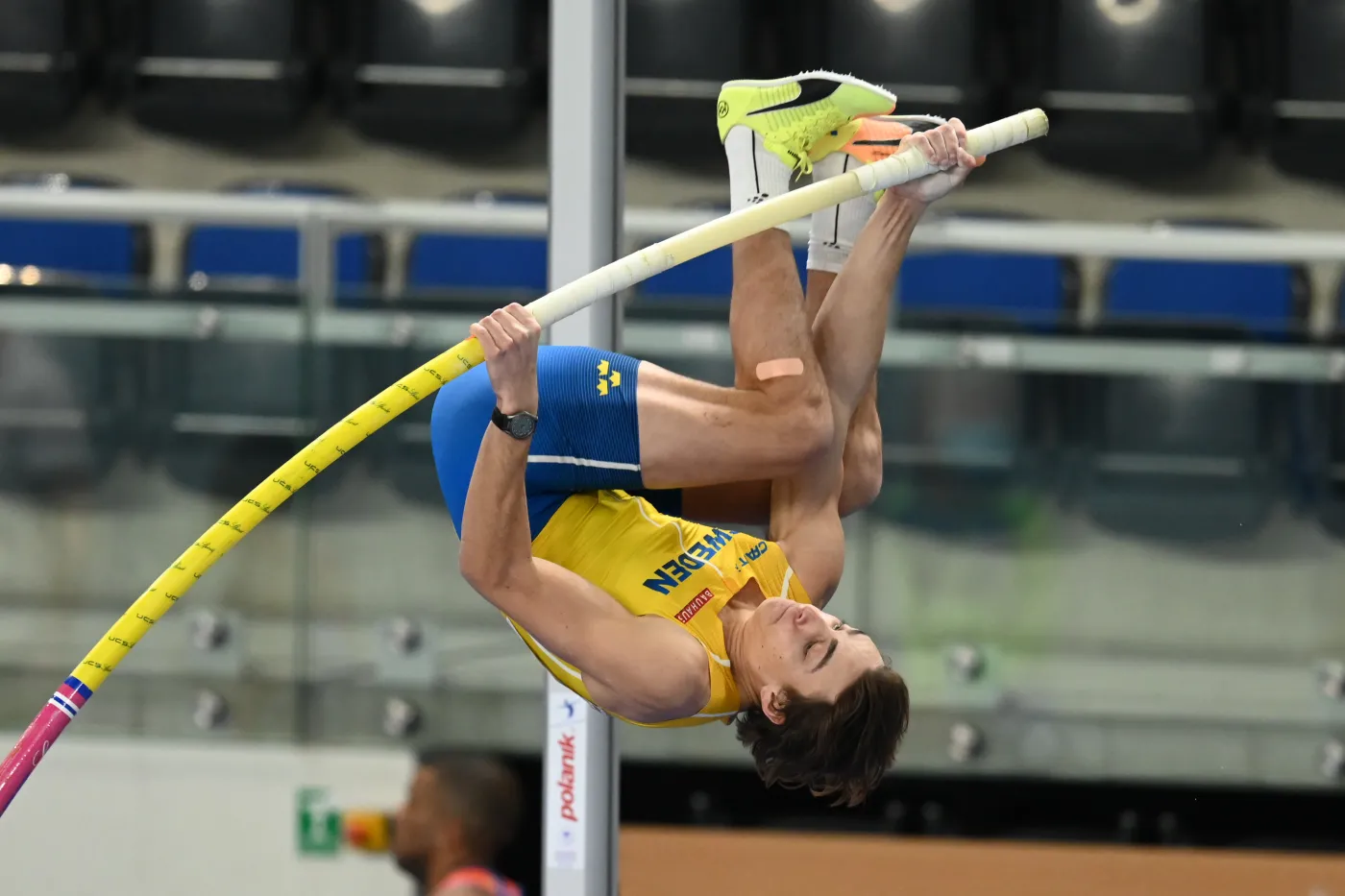 Armand Duplantis zaczął sezon wynikiem 5,90 m. Pokonać 6,00 m nie dał rady