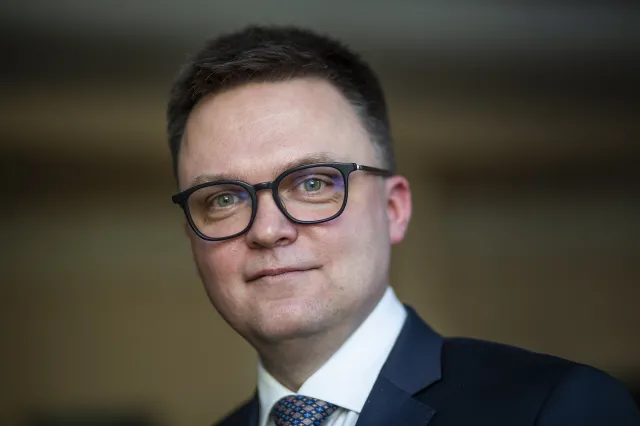 Hołownia: Biskupi biorą odpowiedzialność za życie ludzi, którzy zawahają się zaszczepić