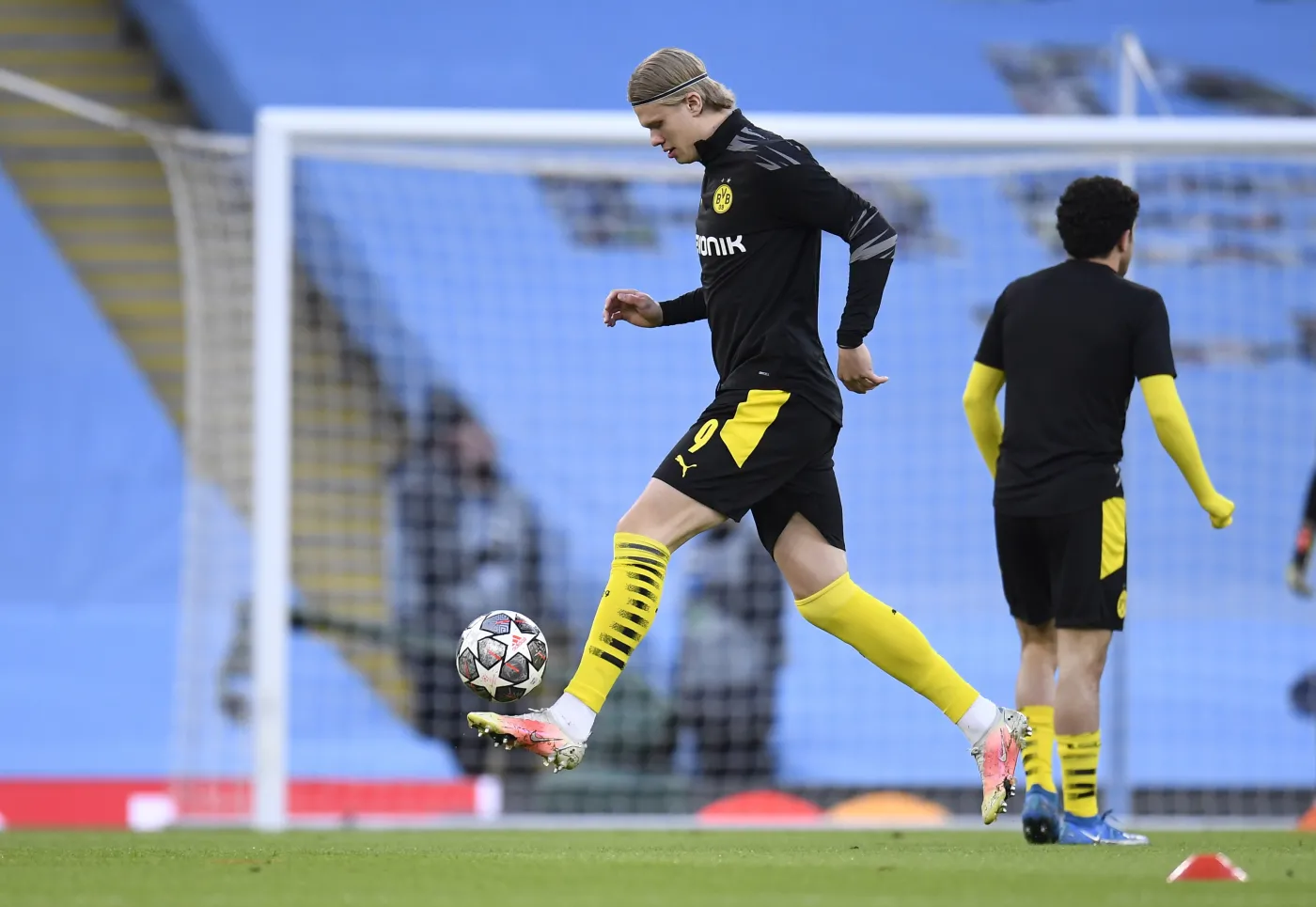 UEFA uznaje proszenie piłkarzy o autografy przez sędziów za niedopuszczalne