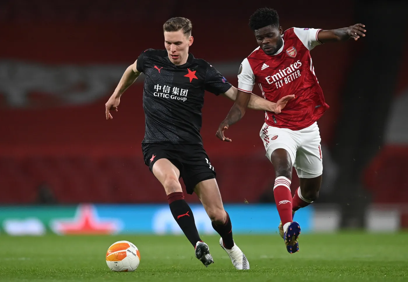 Niespodzianka! Slavia postawiła się Arsenalowi. Man Utd, Roma i Villarreal bliżej awansu