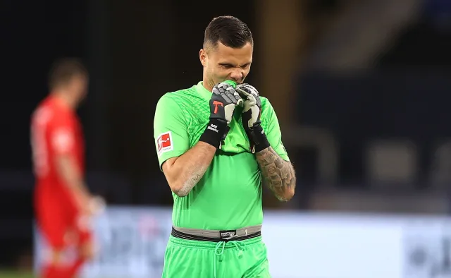 Katastrofalny błąd Gikiewicza. Przez niego Augsburg przegrał z Schalke