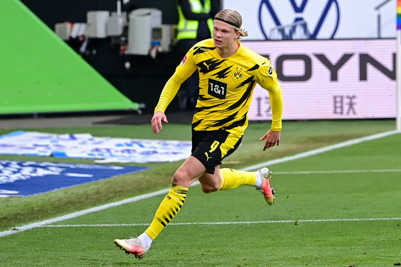 Lewandowski poluje na rekord, Haaland upolował... samolot