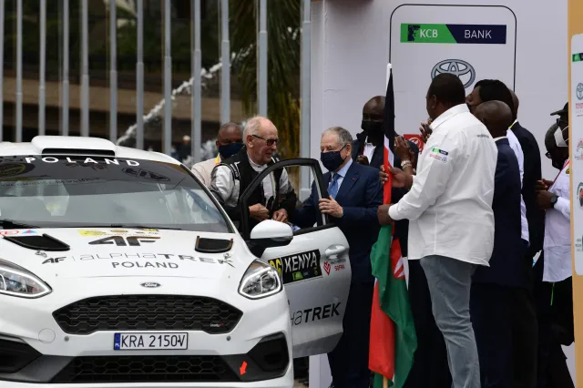 91-letni Sobiesław Zasada jedzie dalej w Rajdzie Safari