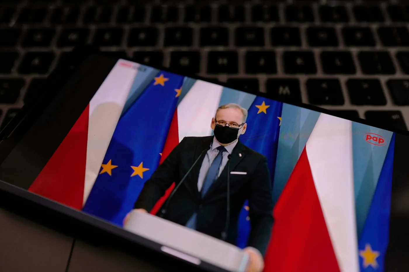 Spontaniczne zgromadzenia nadal zakazane? ODPOWIEDŹ Niedzielskiego