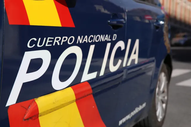 Sprzedawał ubrania z inicjałami Państwa Islamskiego. Hiszpańska policja interweniowała