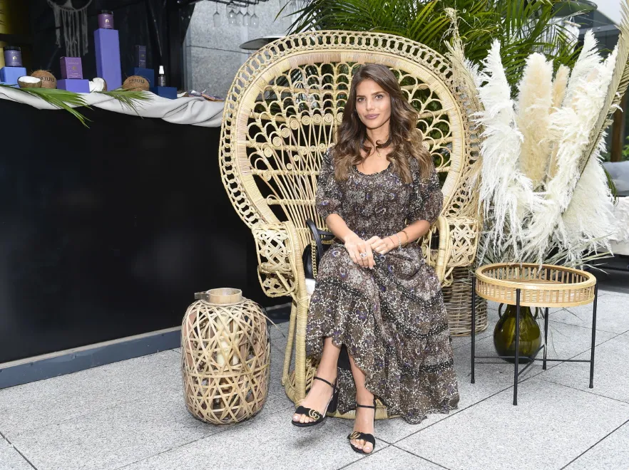 Mieszanka gypsy i luksusu: Weronika Rosati na premierze kosmetyków swojej marki