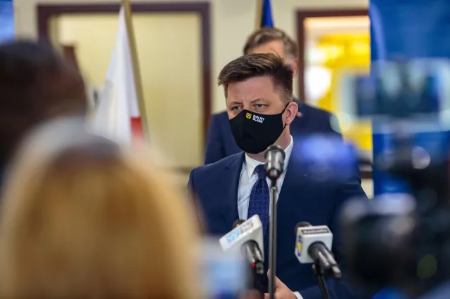 Dworczyk był hakowany od 9 miesięcy. Wiele maili dotyczyło Rosji