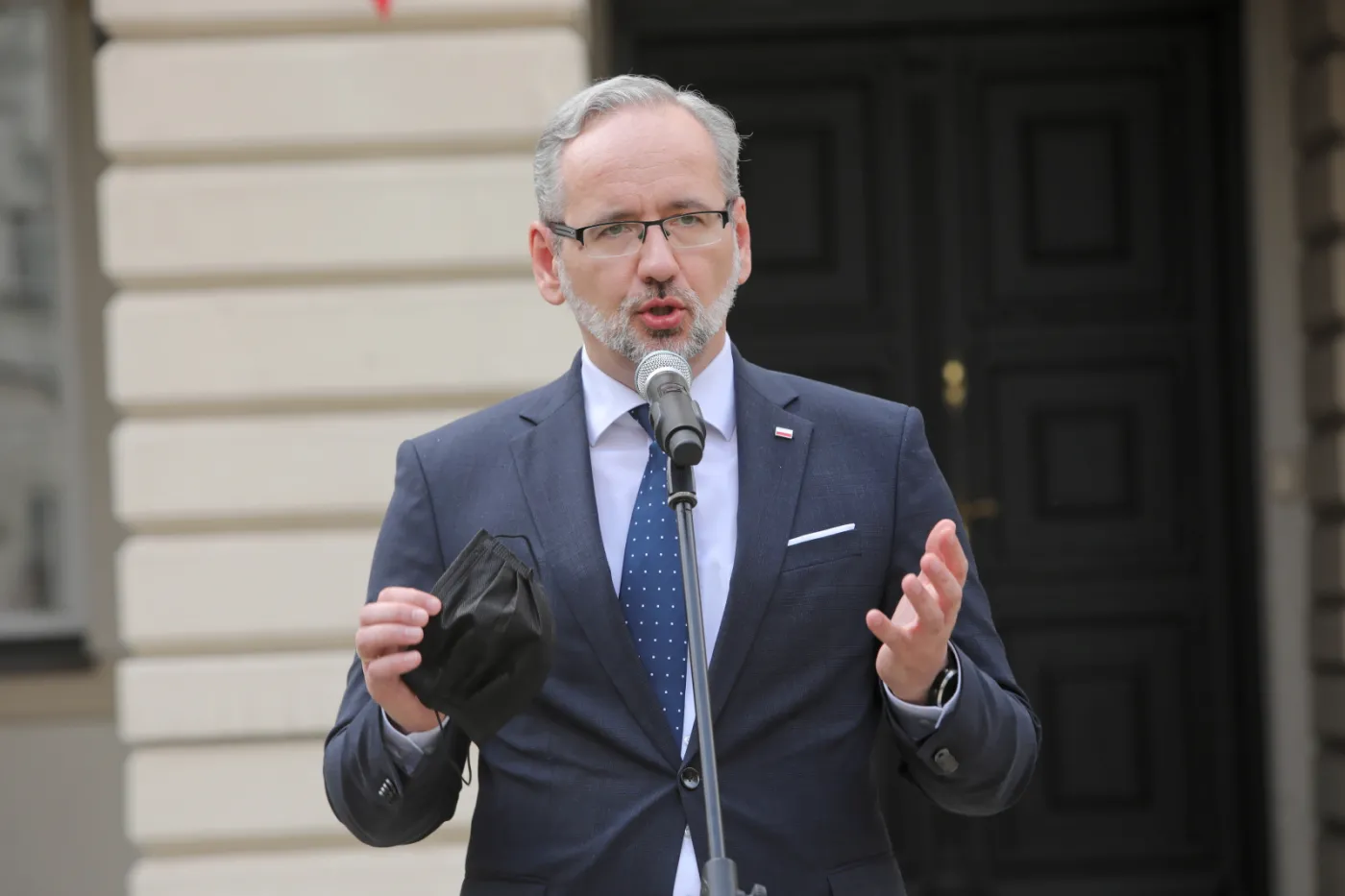 Niedzielski: Kościół mógłby pomóc w promocji szczepień. Epidemiolog ma wątpliwości