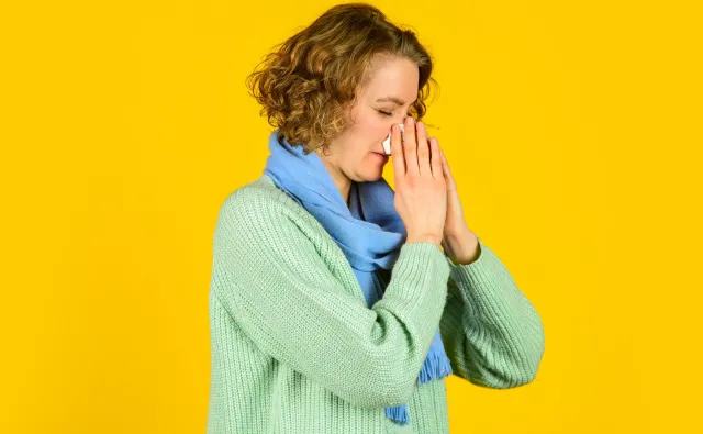 21 różnych objawów COVID-19. Większość przypomina zwykłe przeziębienie