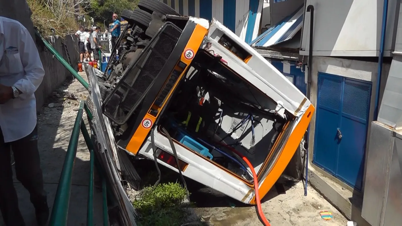 Autobus spadł na Capri. Jedna osoba nie żyje, 28 rannych